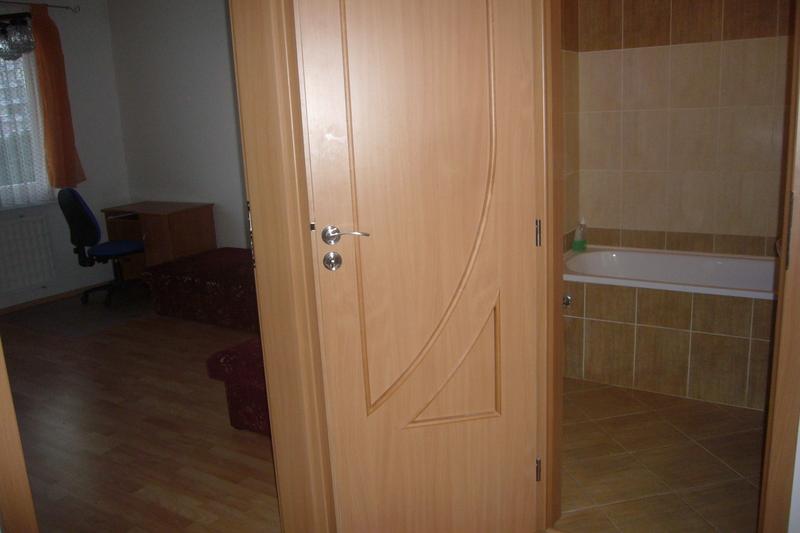 Hľadam spolubývajúceho